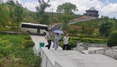 <b>不畏酷暑，，，，，，，，旅行指导促提升</b>